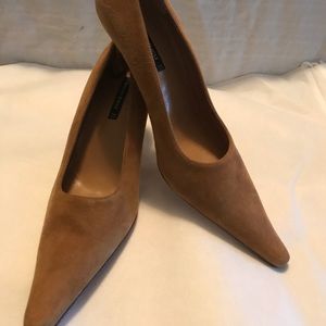 ✳️NWOB✳️ Bruno Magli Suede Camel Pump 6.5